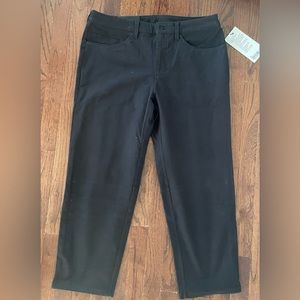 Lululemon athletica cropped pants